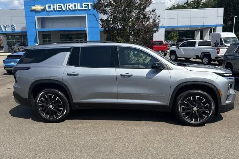 2026 Chevrolet Traverse 1LT photo 1