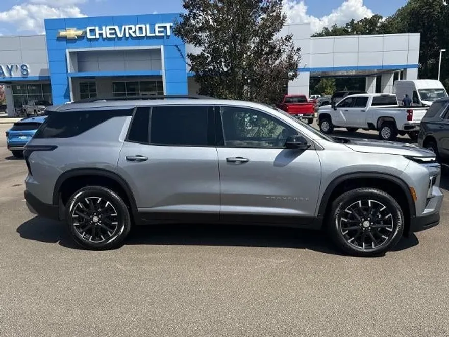2026 Chevrolet Traverse 1LT photo 1