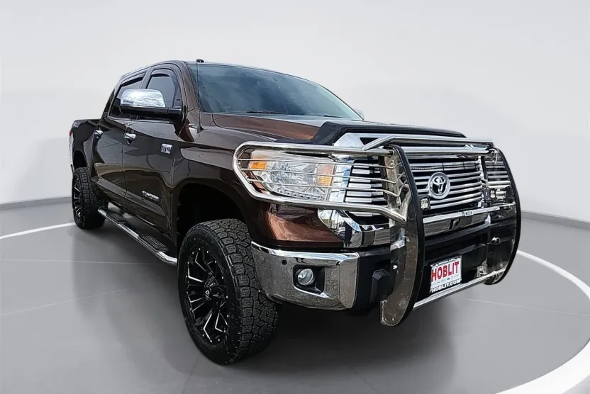 2017 Toyota Tundra Limited CrewMax photo 1
