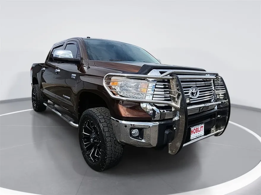 2017 Toyota Tundra Limited CrewMax photo 1