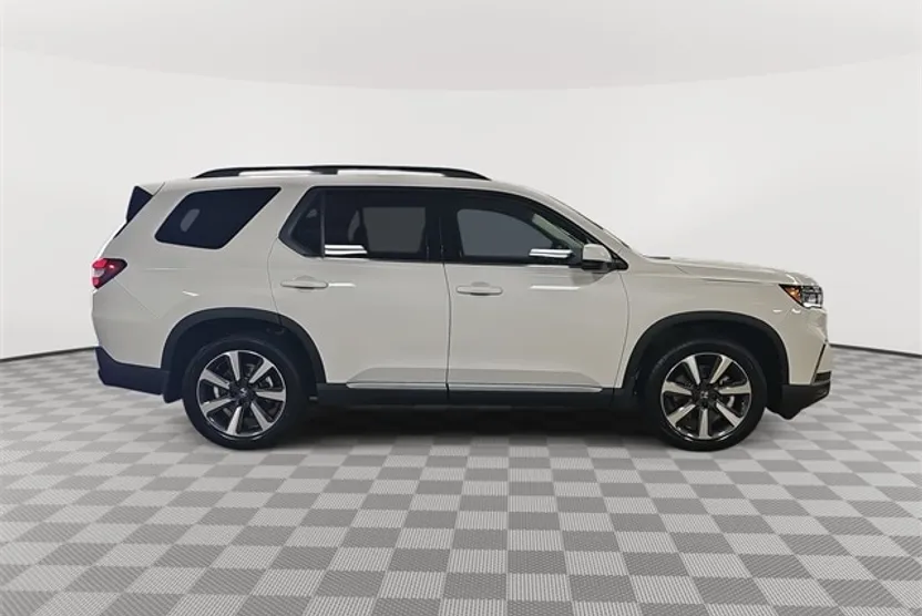 2025 Honda Pilot Touring photo 1