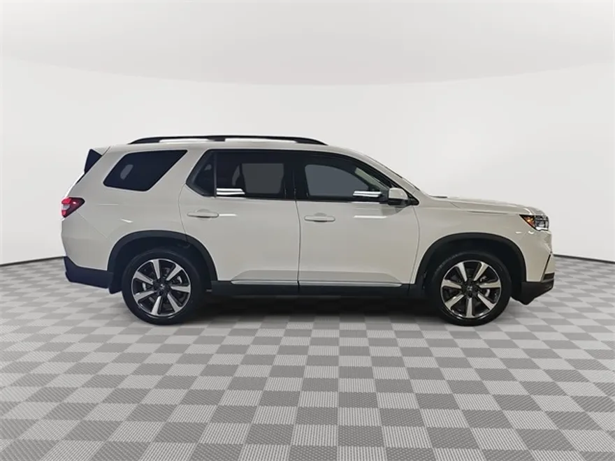 2025 Honda Pilot Touring photo 1