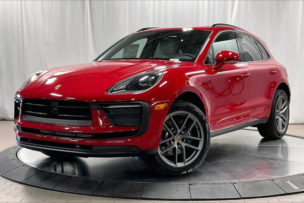2025 Porsche Macan T photo 1