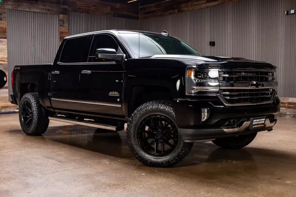 2017 Chevrolet Silverado 1500 High Country photo 1