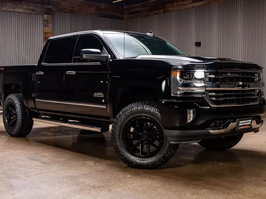 2017 Chevrolet Silverado 1500 High Country photo 1