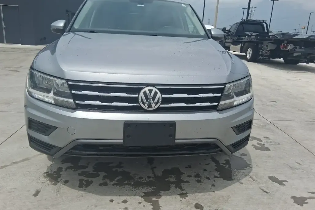 2021 Volkswagen Tiguan R-Line Black SEL photo 1