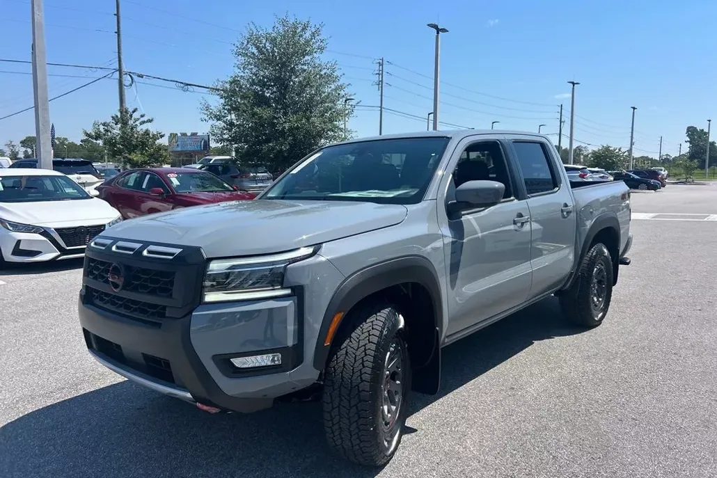 2025 Nissan Frontier PRO-4X photo 1