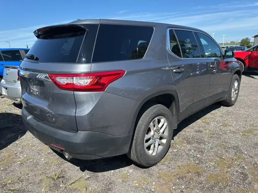 2019 Chevrolet Traverse LS photo 1