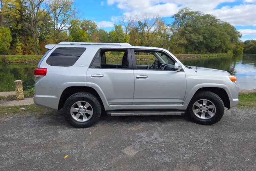 2011 Toyota 4Runner SR5 photo 1