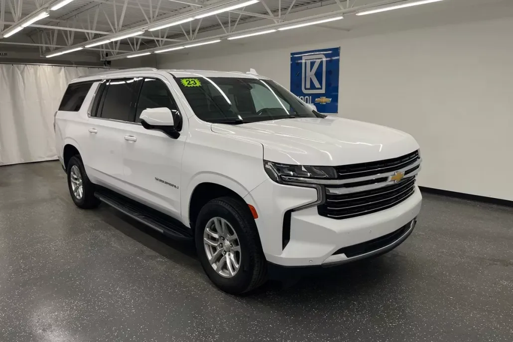 2023 Chevrolet Suburban LT photo 1