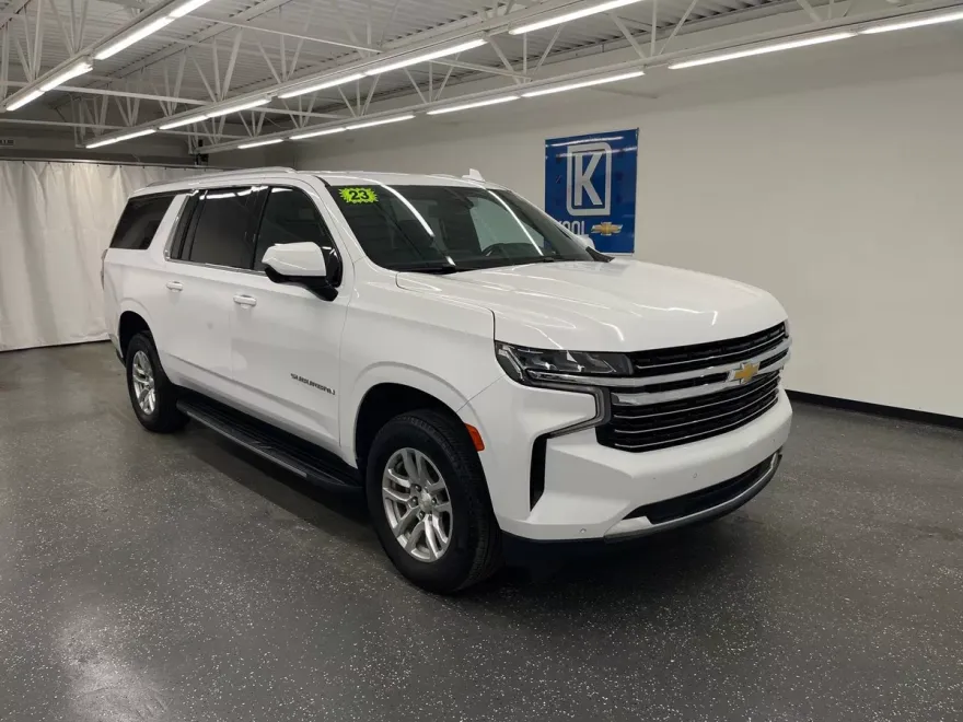 2023 Chevrolet Suburban LT photo 1