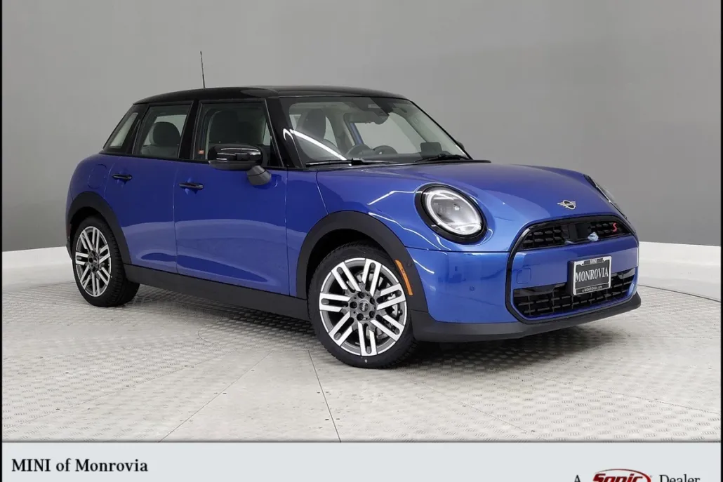 2025 Mini Cooper Signature photo 1