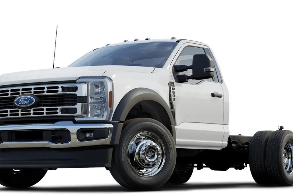 2025 Ford F-600 photo 1