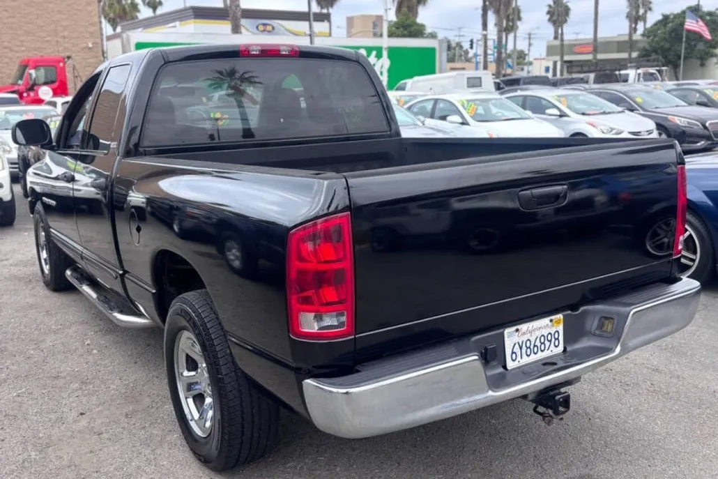 2002 Dodge Ram SLT photo 1