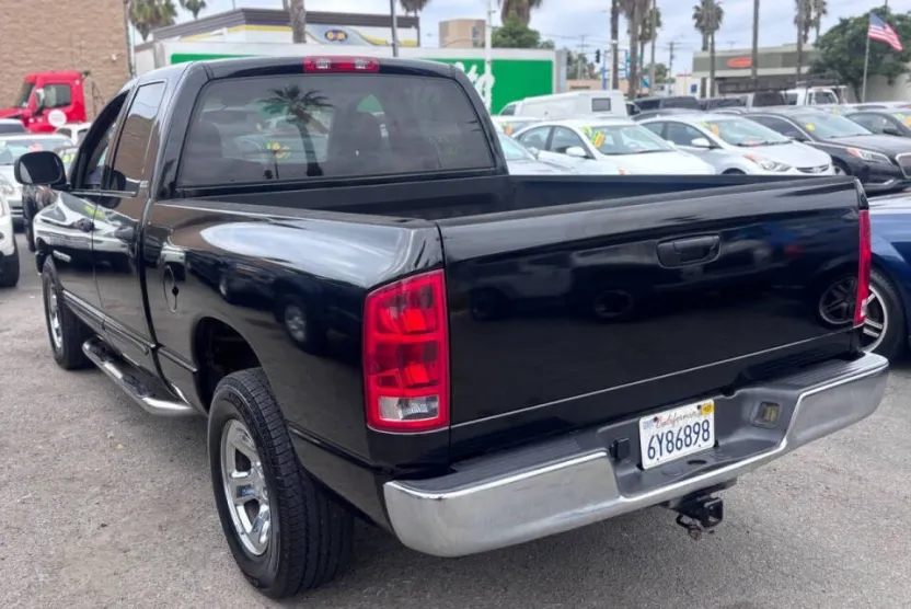 2002 Dodge Ram SLT photo 1