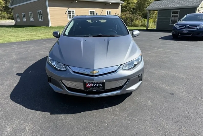 2019 Chevrolet Volt LT photo 1