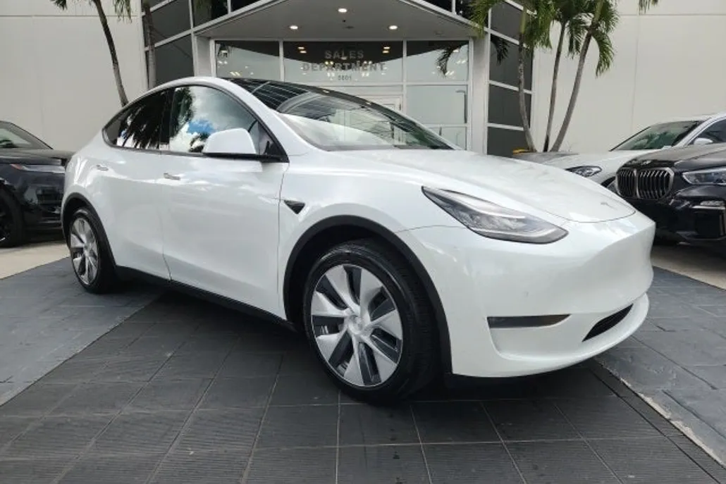 2020 Tesla Model Y Long Range photo 1