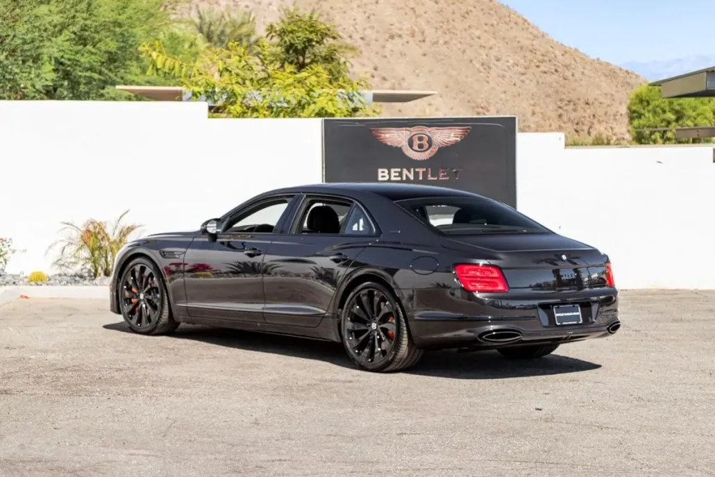 2025 Bentley Flying Spur photo 1
