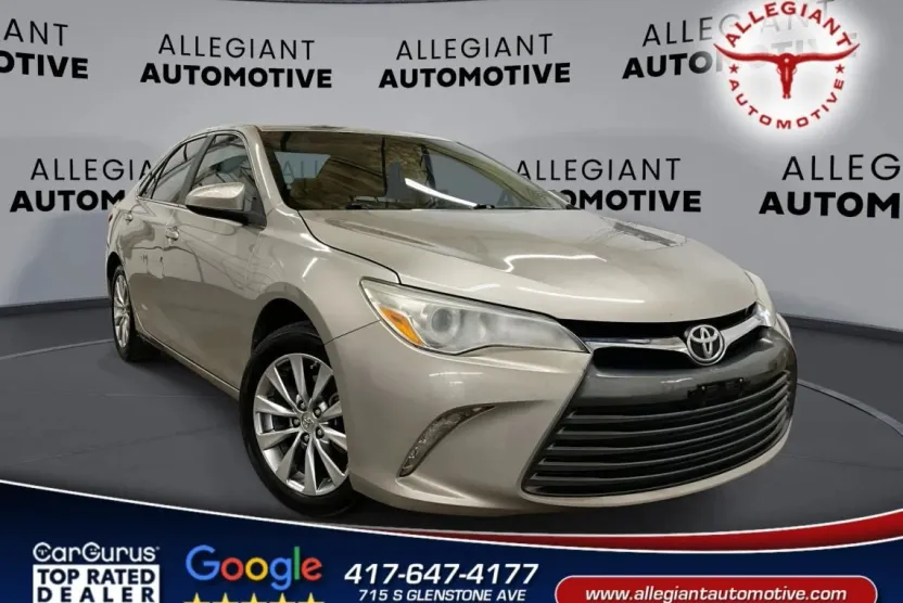 2015 Toyota Camry XLE photo 1