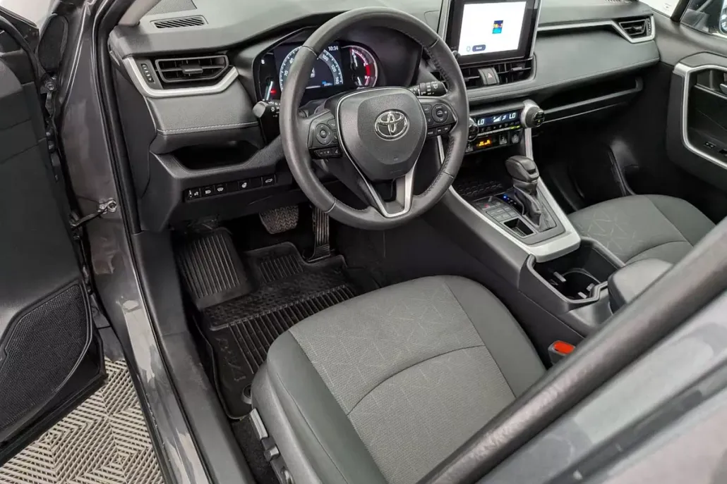 2024 Toyota RAV4 XLE photo 1