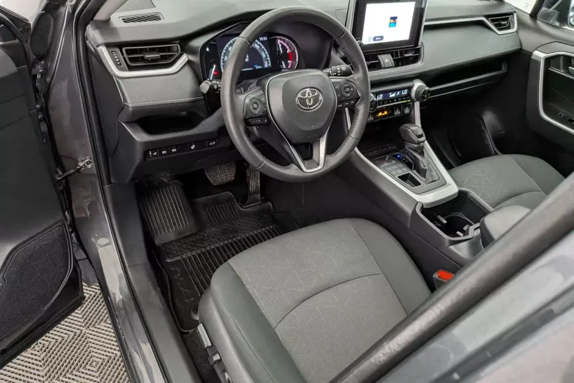 2024 Toyota RAV4 XLE photo 1