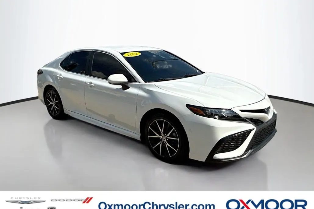 2022 Toyota Camry Hybrid SE photo 1