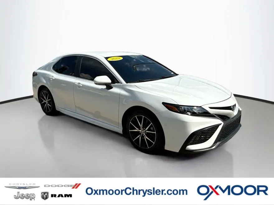 2022 Toyota Camry Hybrid SE photo 1