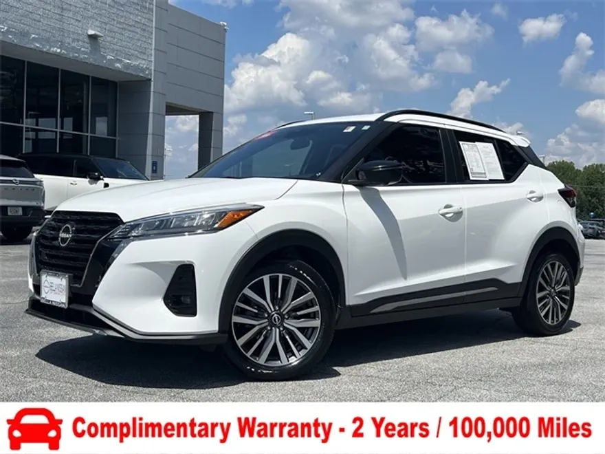 2022 Nissan Kicks SR photo 1