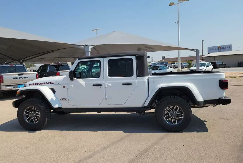 2025 Jeep Gladiator Mojave photo 1