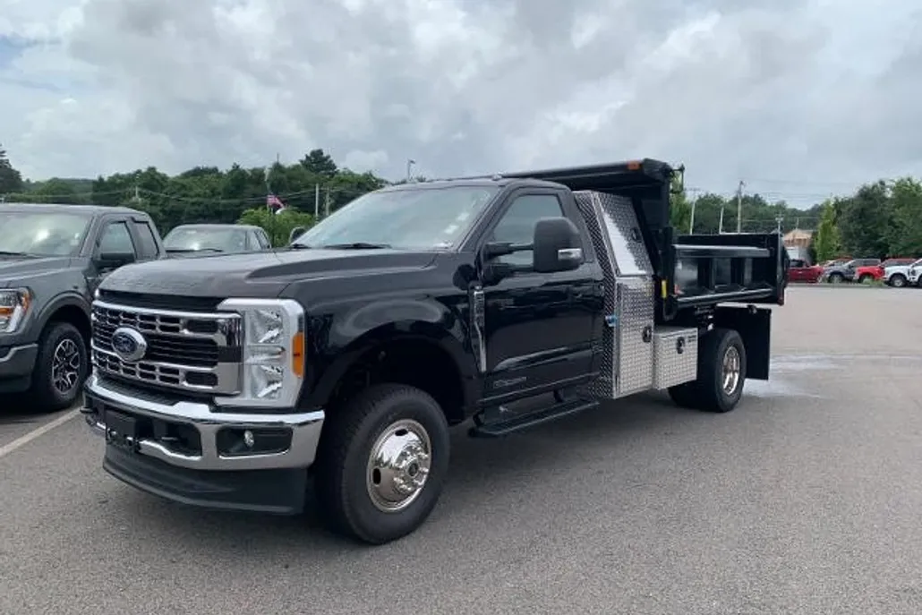 2023 Ford F-350 XL photo 1