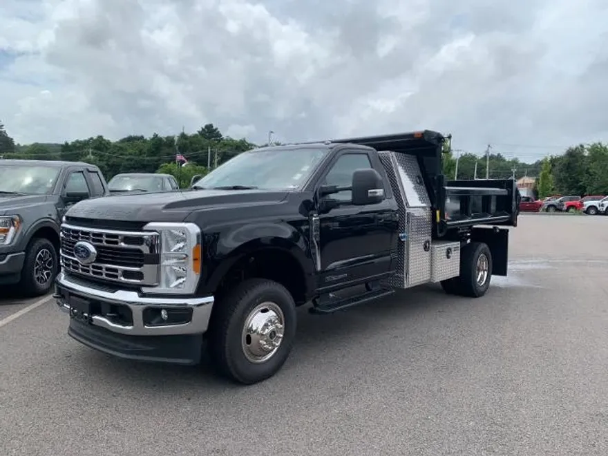 2023 Ford F-350 XL photo 1