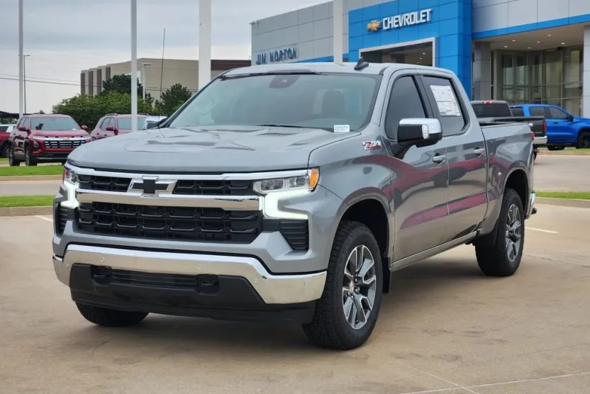 2026 Chevrolet Silverado 1500 LT photo 1