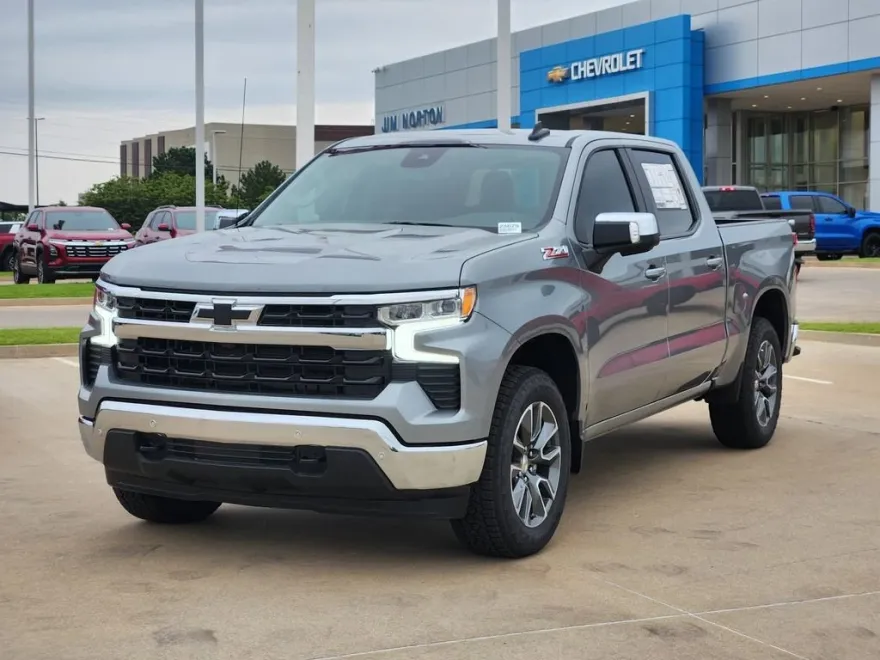 2026 Chevrolet Silverado 1500 LT photo 1