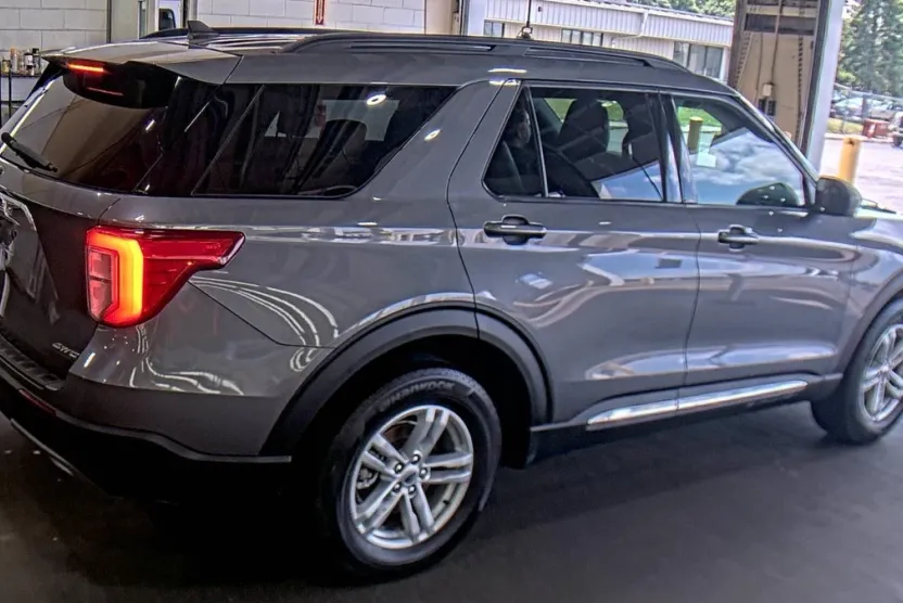 2022 Ford Explorer XLT photo 1