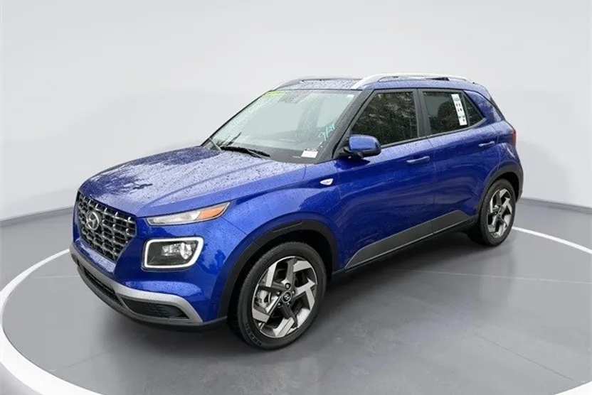 2024 Hyundai Venue Limited photo 1
