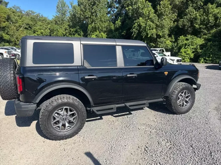 2024 Ford Bronco Badlands photo 1