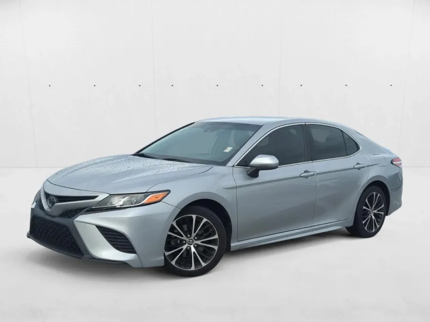 2020 Toyota Camry SE photo 1