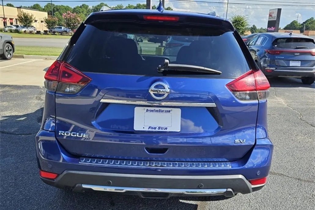 2019 Nissan Rogue SV photo 1