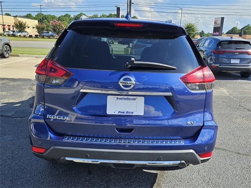 2019 Nissan Rogue SV photo 1