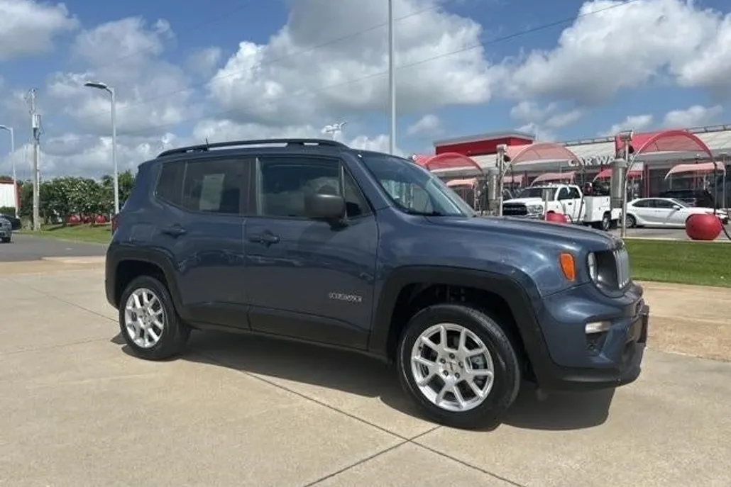 2022 Jeep Renegade Latitude photo 1