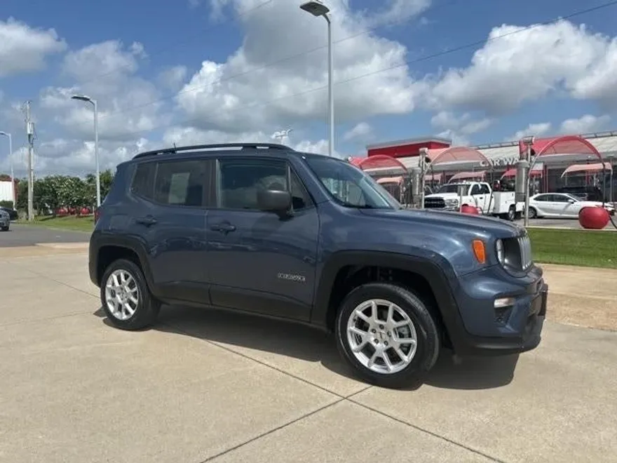 2022 Jeep Renegade Latitude photo 1