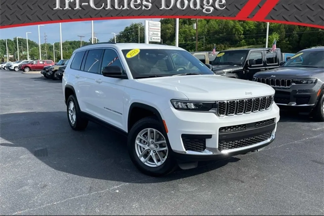 2025 Jeep Grand Cherokee Laredo photo 1