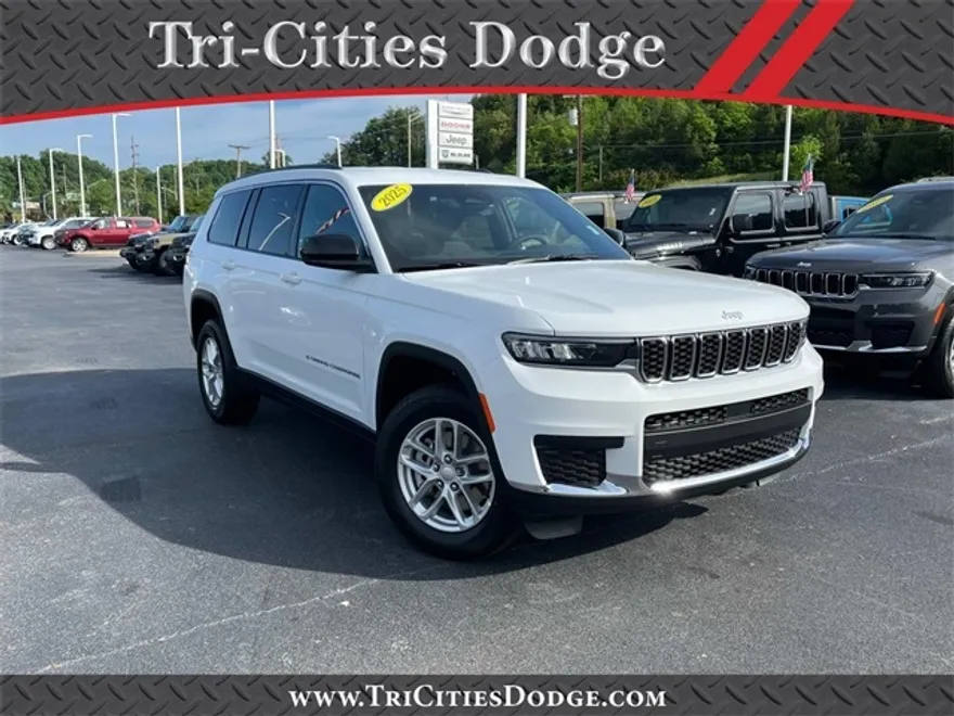 2025 Jeep Grand Cherokee Laredo photo 1