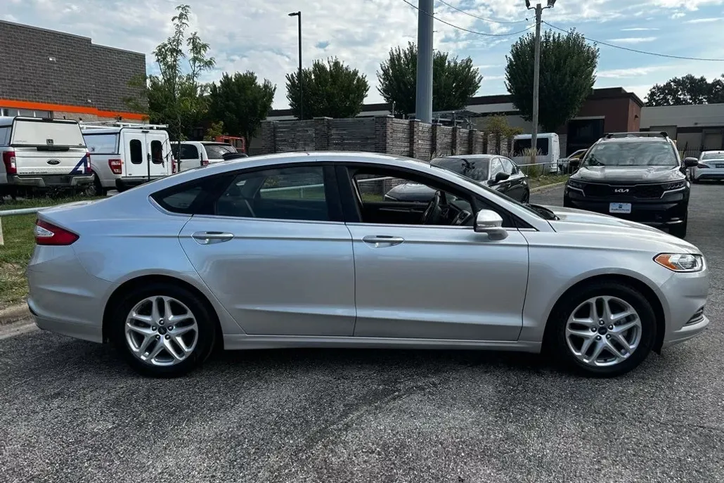 2013 Ford Fusion SE photo 1