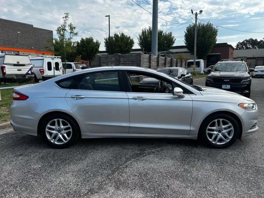 2013 Ford Fusion SE photo 1