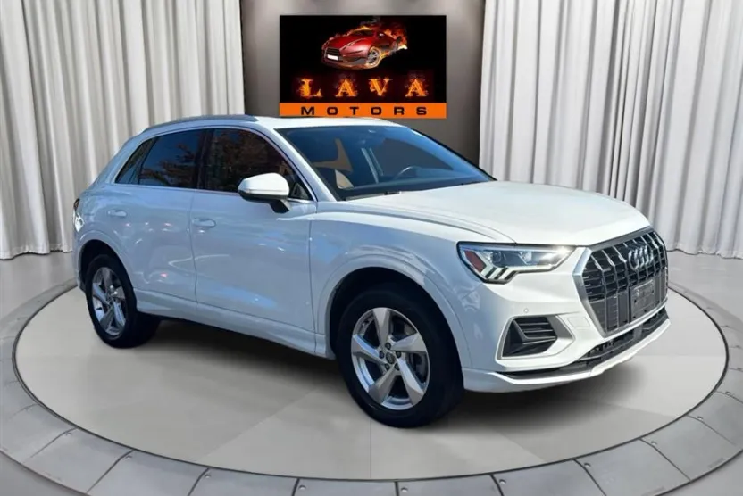 2020 Audi Q3 Premium Plus 45 TFSI photo 1