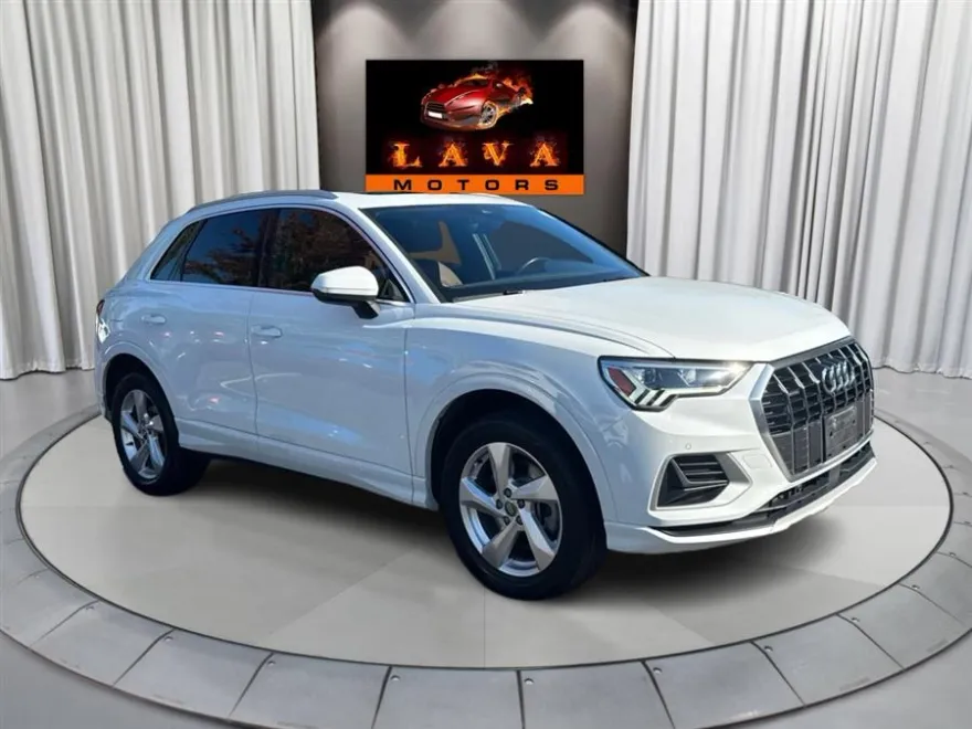 2020 Audi Q3 Premium Plus 45 TFSI photo 1