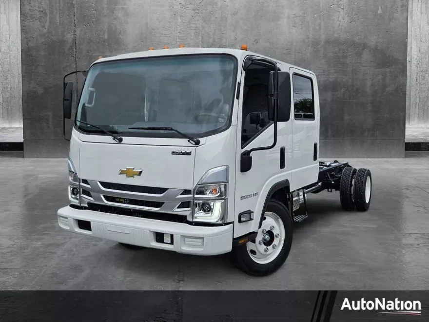 2025 Chevrolet Silverado photo 1