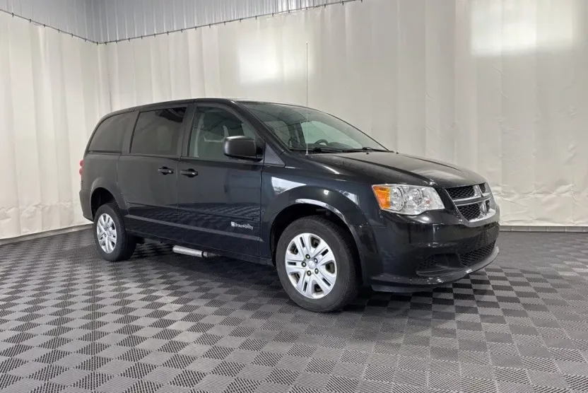 2017 Dodge Grand Caravan SE photo 1