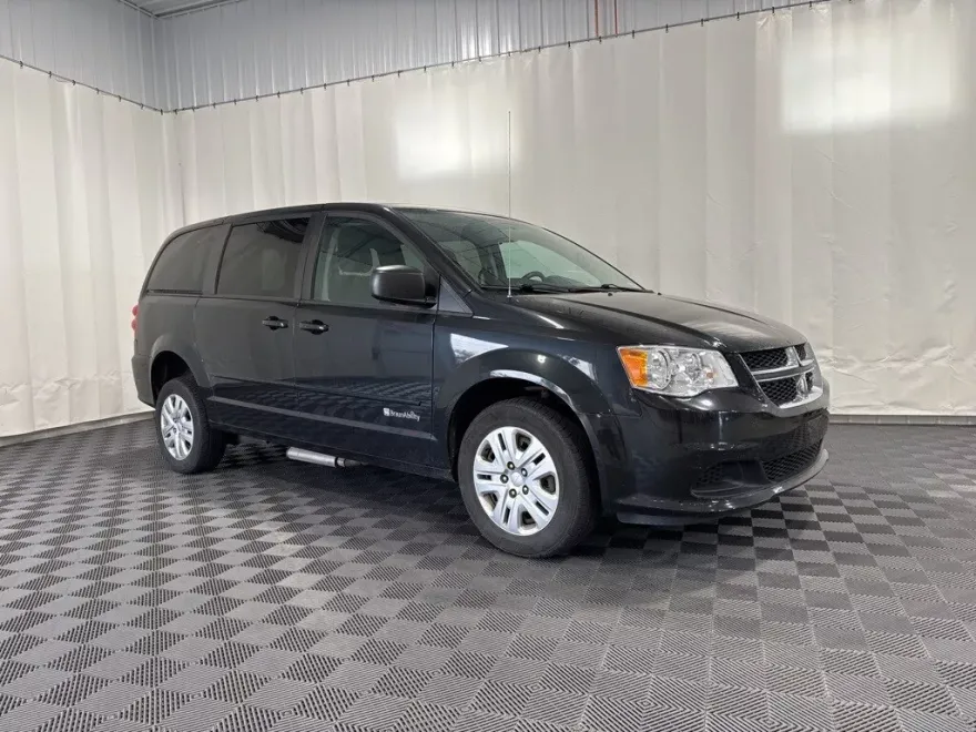 2017 Dodge Grand Caravan SE photo 1